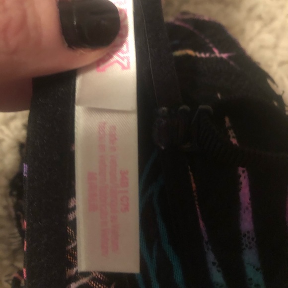 4 Victoria’s Secret Bras - Picture 8 of 8